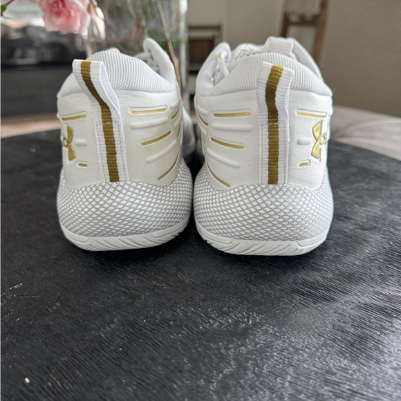 Under Armour White Women's NWOT Sneakers - Picture 4 of 8